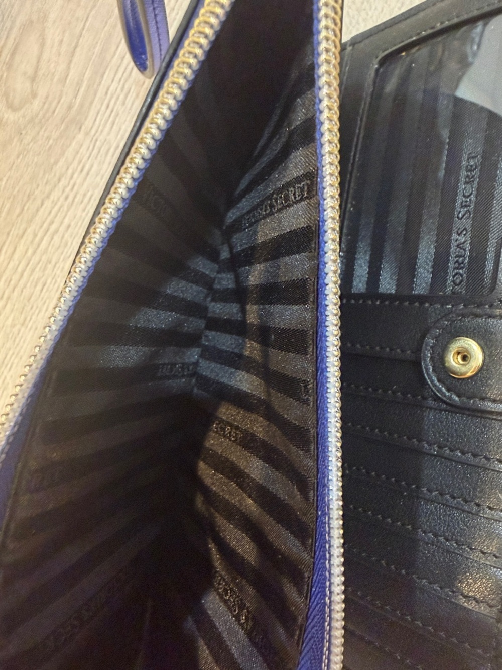 Victoria's Secret Metallic Purple-Blue Wristlet Wallet - Picture 3 of 4